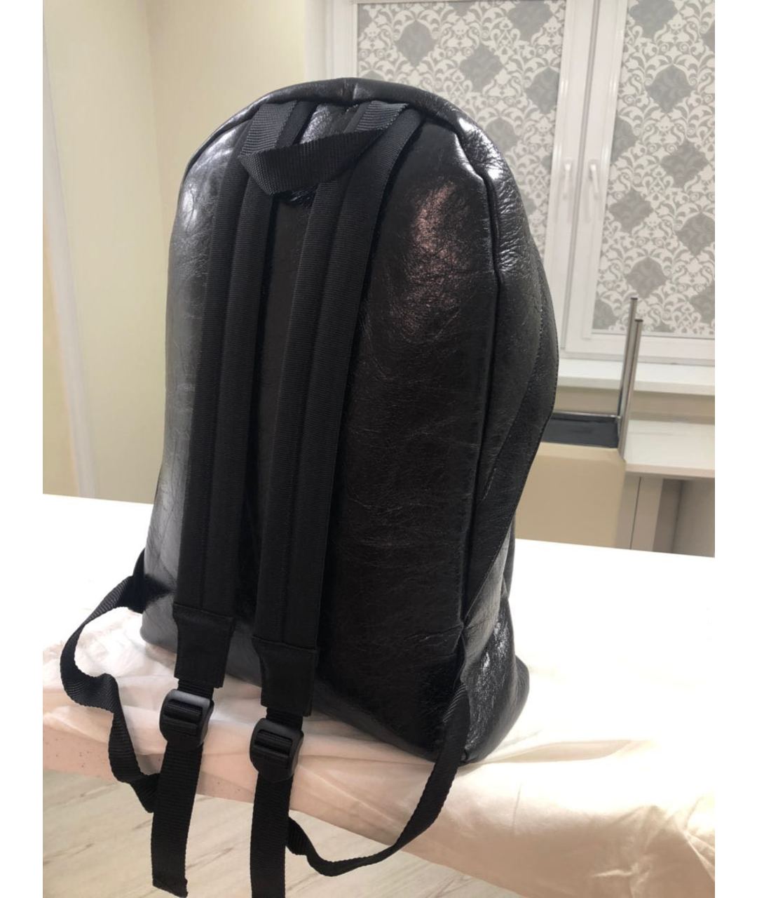 BALENCIAGA Черный рюкзак из лакированной кожи, фото 3