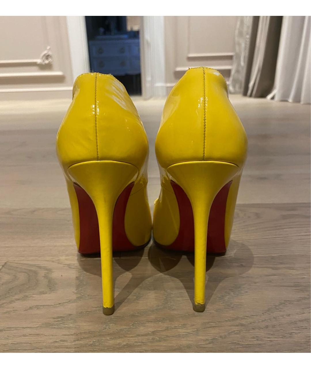 CHRISTIAN LOUBOUTIN Желтые туфли из лакированной кожи, фото 4