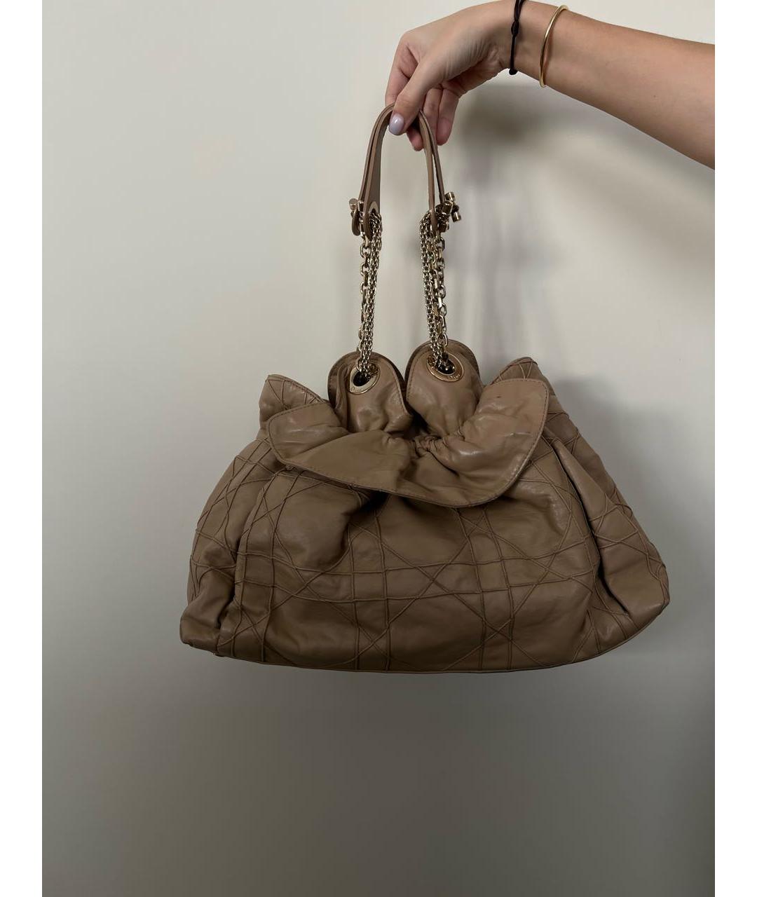 CHRISTIAN DIOR PRE-OWNED Бежевая кожаная сумка с короткими ручками, фото 3