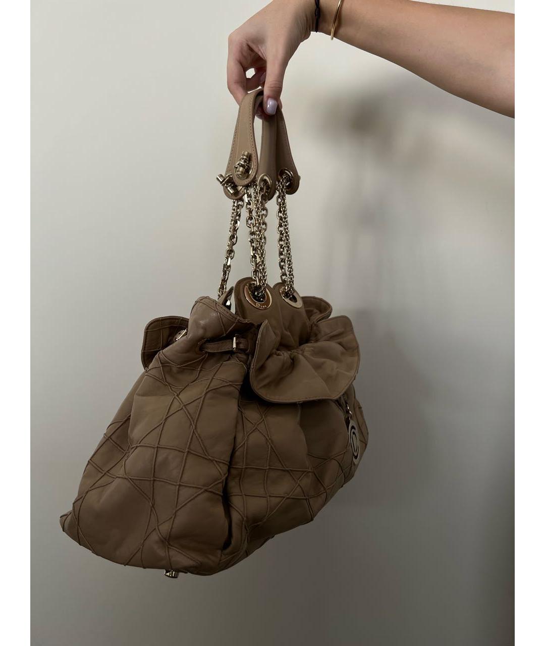 CHRISTIAN DIOR PRE-OWNED Бежевая кожаная сумка с короткими ручками, фото 2