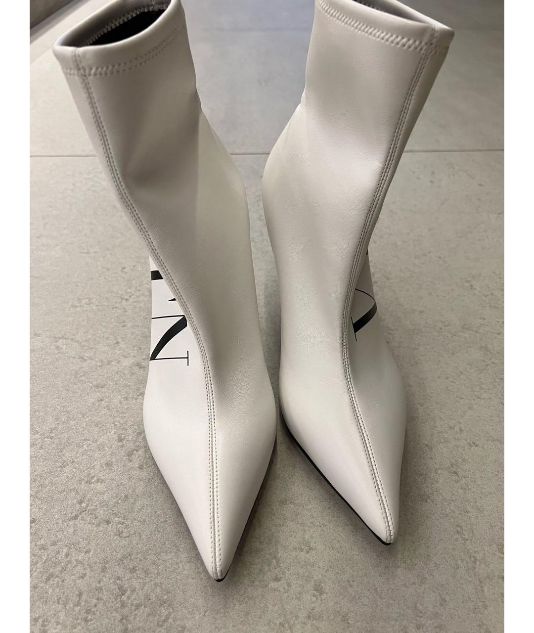 VALENTINO Белые кожаные ботильоны, фото 2