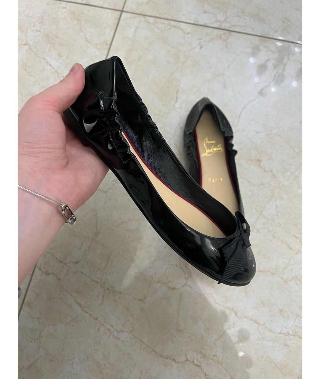 CHRISTIAN LOUBOUTIN Черные балетки из лакированной кожи, фото 3