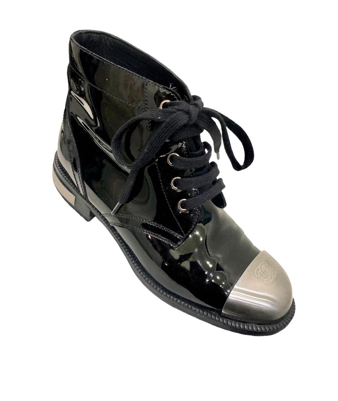 CHANEL PRE-OWNED Черные ботинки из лакированной кожи, фото 2