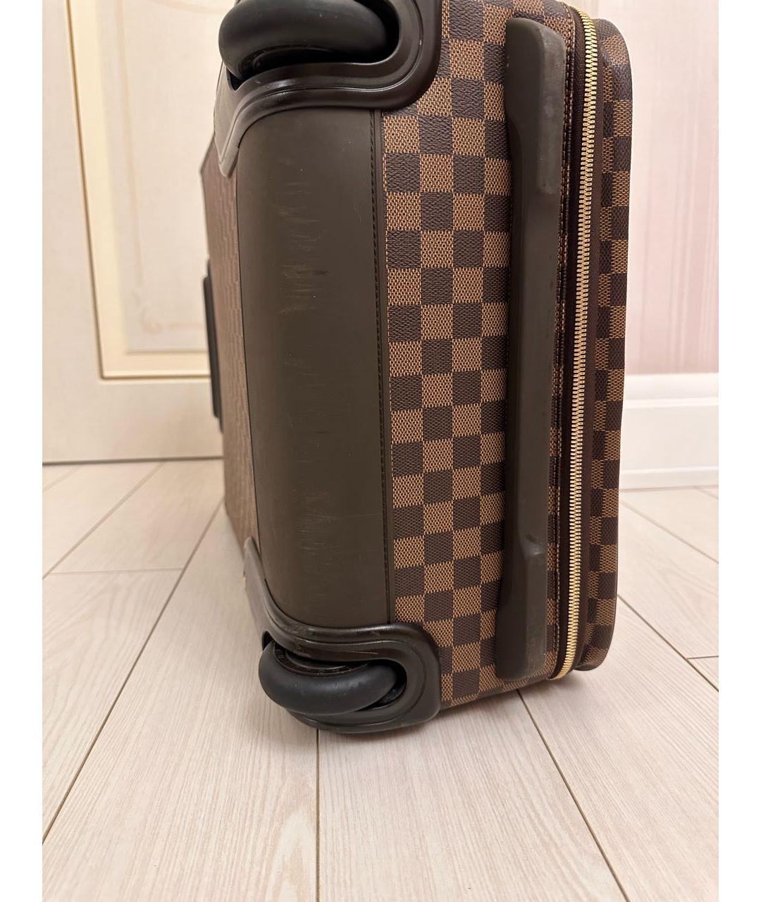 LOUIS VUITTON Коричневый кожаный чемодан, фото 2