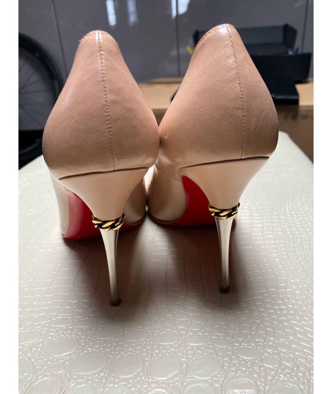 CHRISTIAN LOUBOUTIN Бежевые кожаные туфли, фото 4