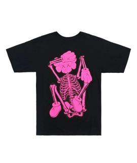 

Футболка KAWS