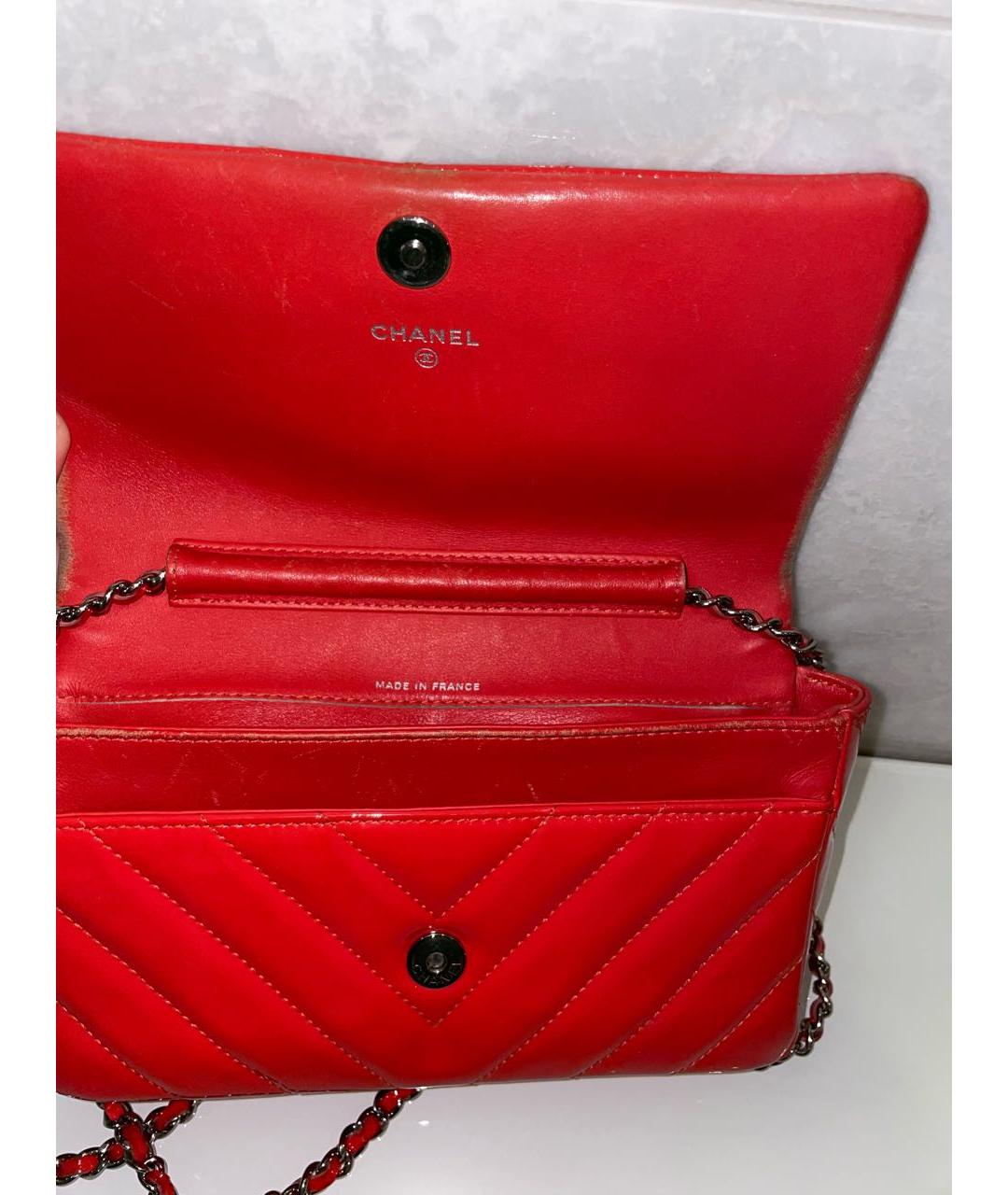 CHANEL PRE-OWNED Красная сумка через плечо из лакированной кожи, фото 5