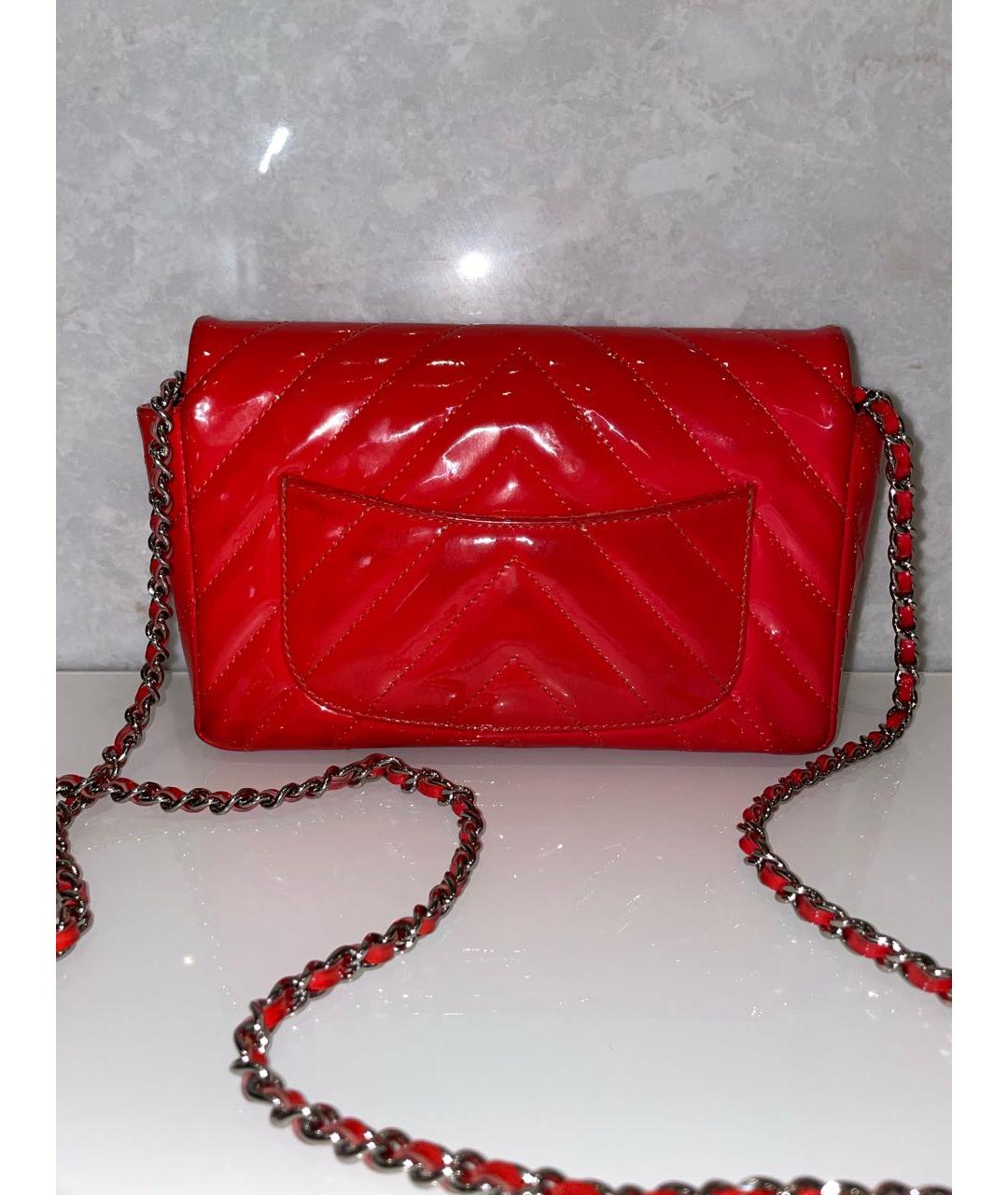 CHANEL PRE-OWNED Красная сумка через плечо из лакированной кожи, фото 4