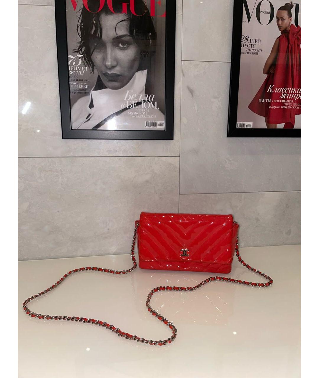 CHANEL PRE-OWNED Красная сумка через плечо из лакированной кожи, фото 8