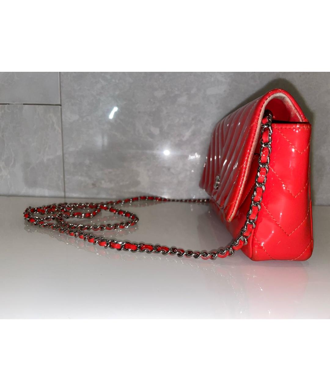 CHANEL PRE-OWNED Красная сумка через плечо из лакированной кожи, фото 2