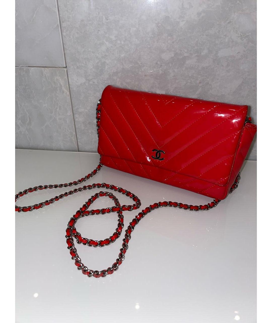 CHANEL PRE-OWNED Красная сумка через плечо из лакированной кожи, фото 7