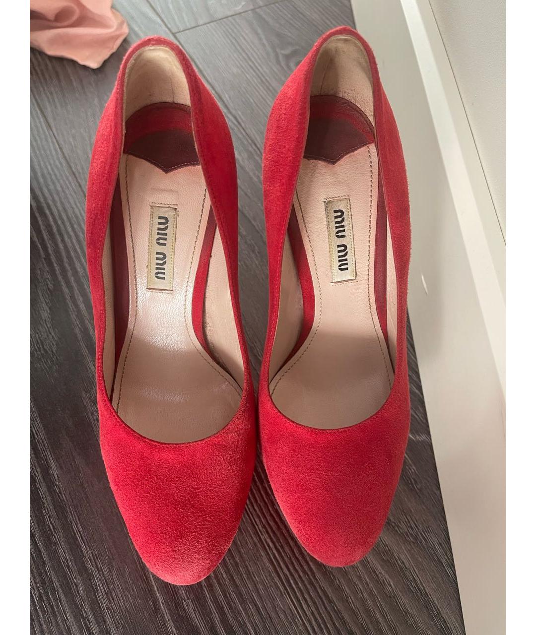 MIU MIU Красные замшевые туфли, фото 3