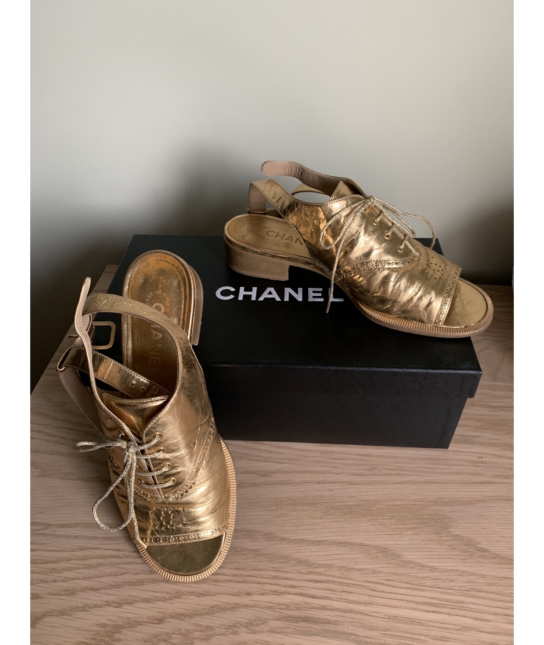 CHANEL PRE-OWNED Золотые кожаные сандалии, фото 4