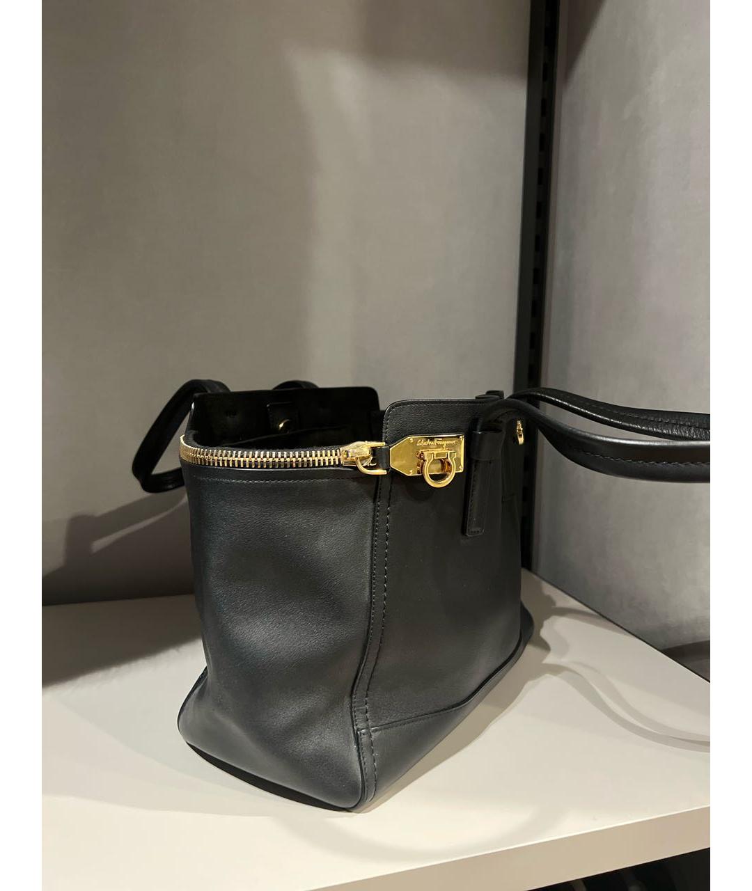FERRAGAMO Черная кожаная сумка с короткими ручками, фото 2
