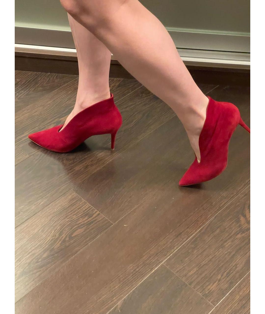 GIANVITO ROSSI Бордовые замшевые ботильоны, фото 5