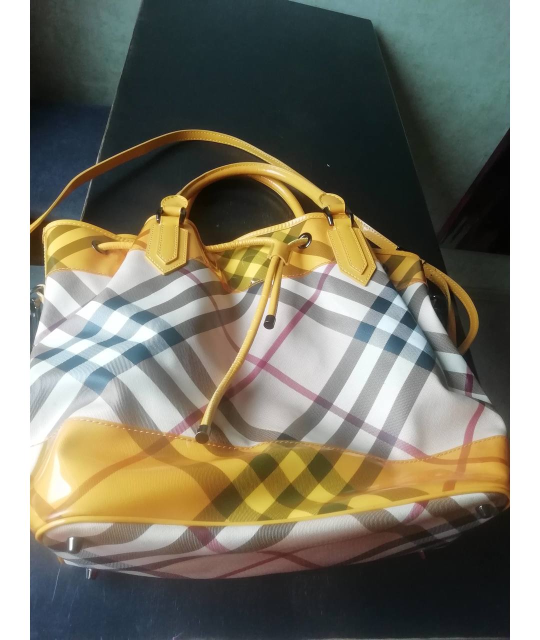 BURBERRY Желтая сумка тоут из искусственной кожи, фото 5