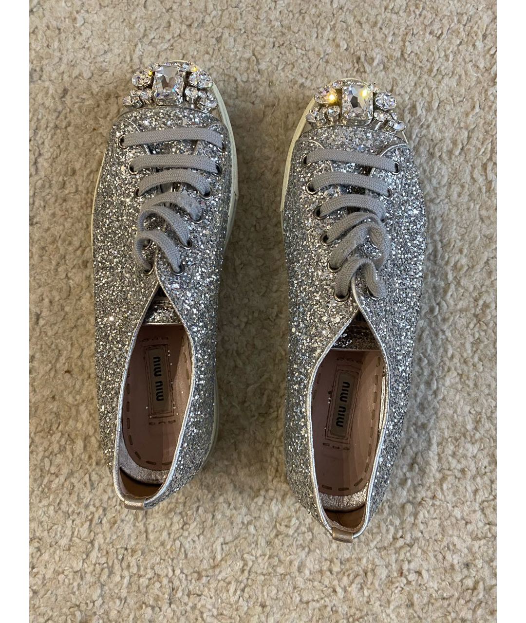 MIU MIU Серебряные кожаные кроссовки, фото 3