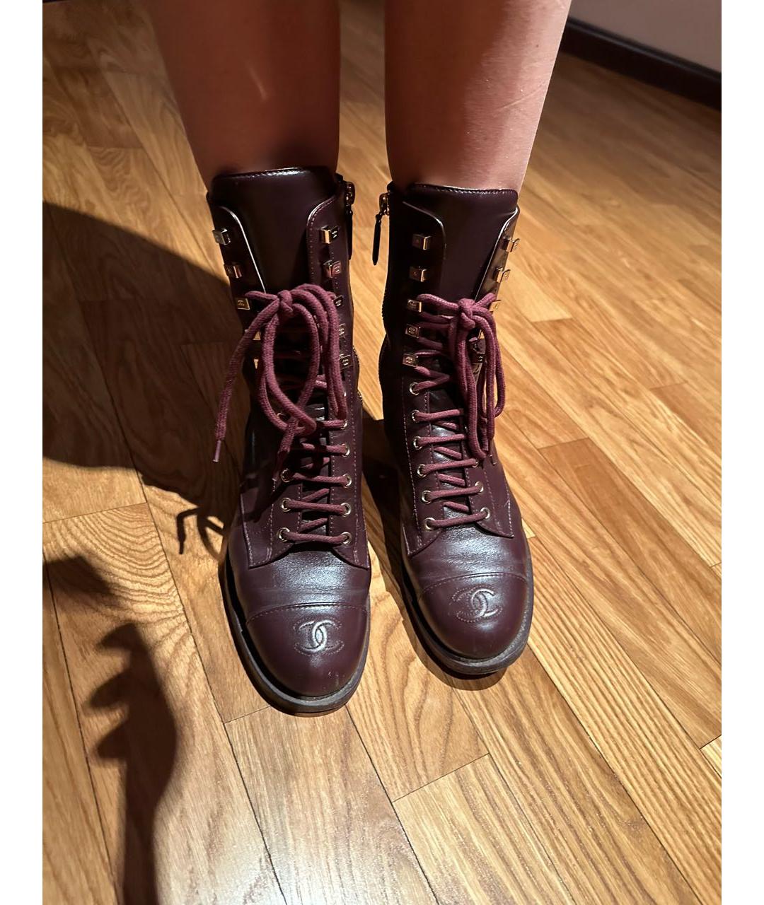 CHANEL PRE-OWNED Бордовые кожаные ботинки, фото 2