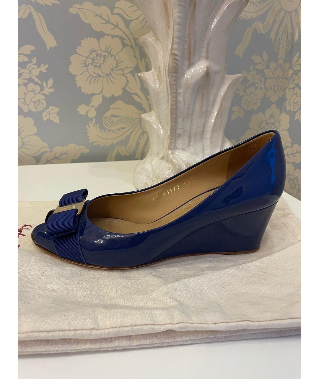 SALVATORE FERRAGAMO Синие туфли из лакированной кожи, фото 6