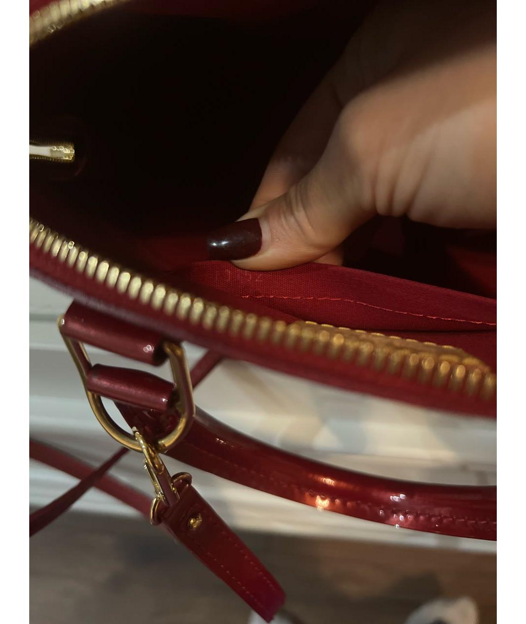 LOUIS VUITTON Красная сумка с короткими ручками из лакированной кожи, фото 7