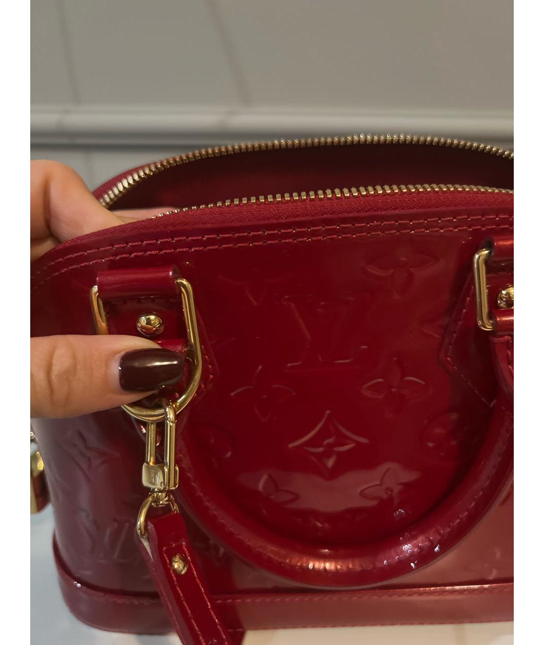 LOUIS VUITTON Красная сумка с короткими ручками из лакированной кожи, фото 8