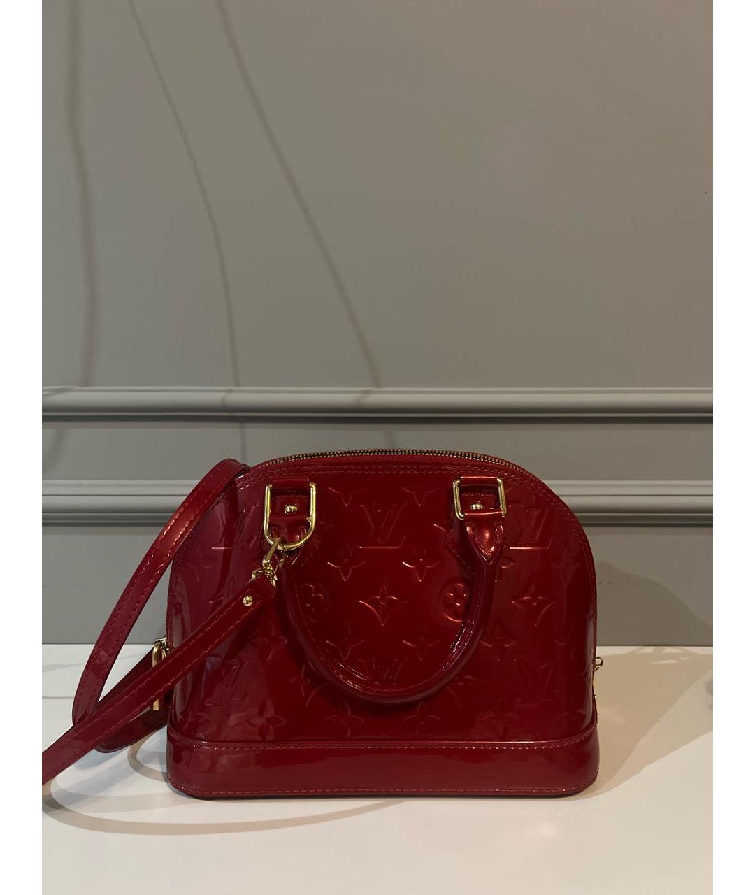 LOUIS VUITTON Красная сумка с короткими ручками из лакированной кожи, фото 3