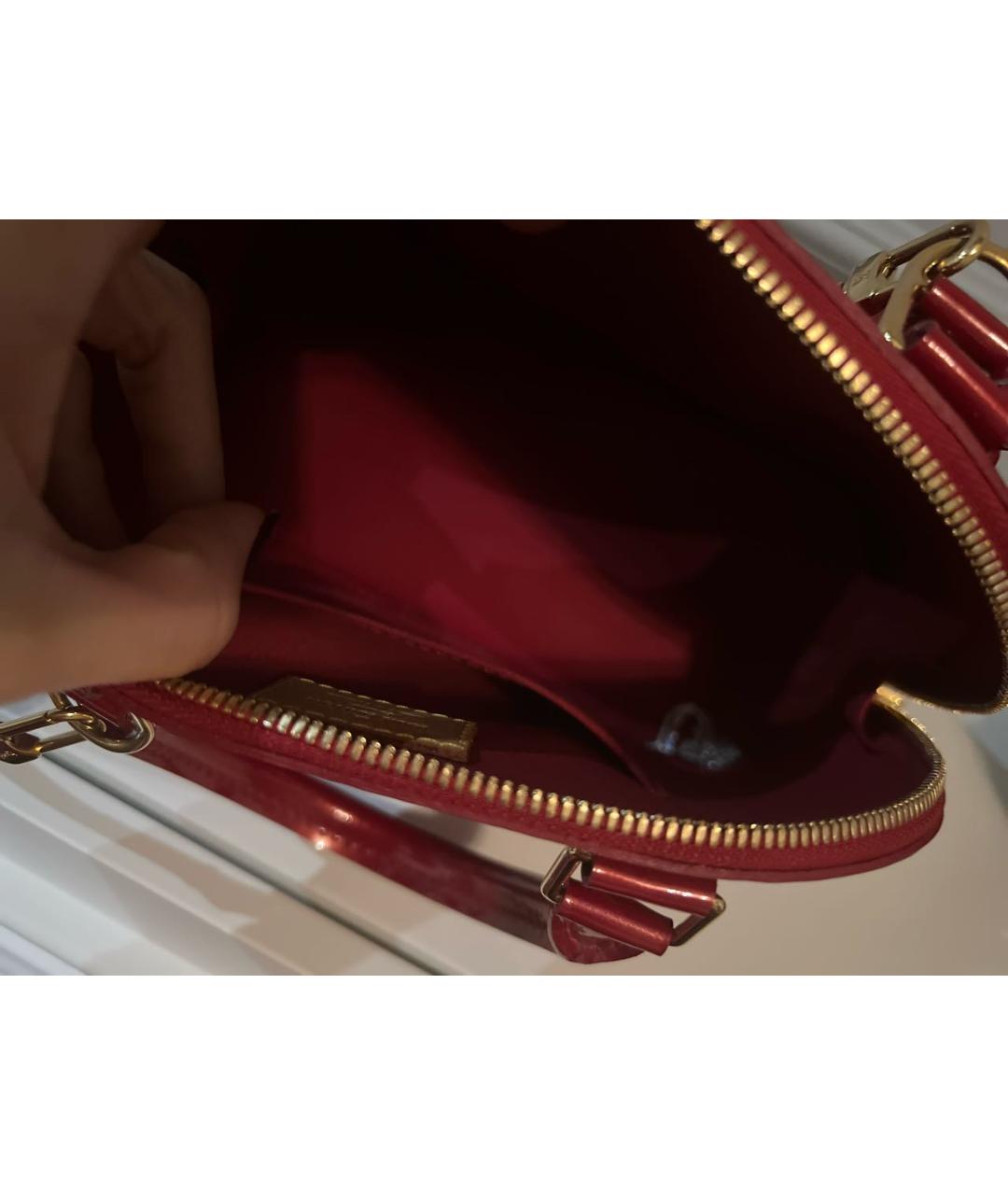 LOUIS VUITTON Красная сумка с короткими ручками из лакированной кожи, фото 4
