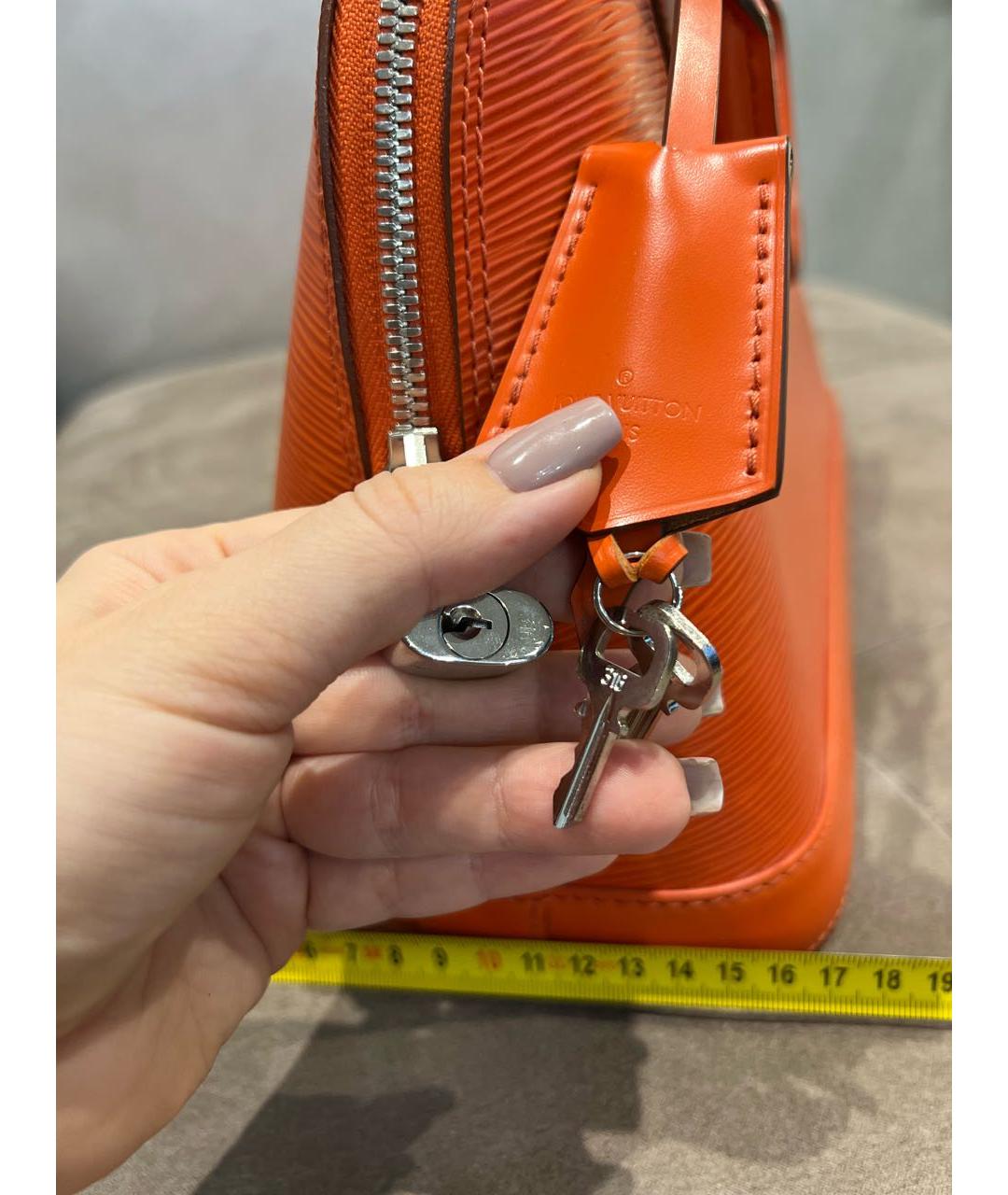 LOUIS VUITTON Оранжевая кожаная сумка с короткими ручками, фото 8