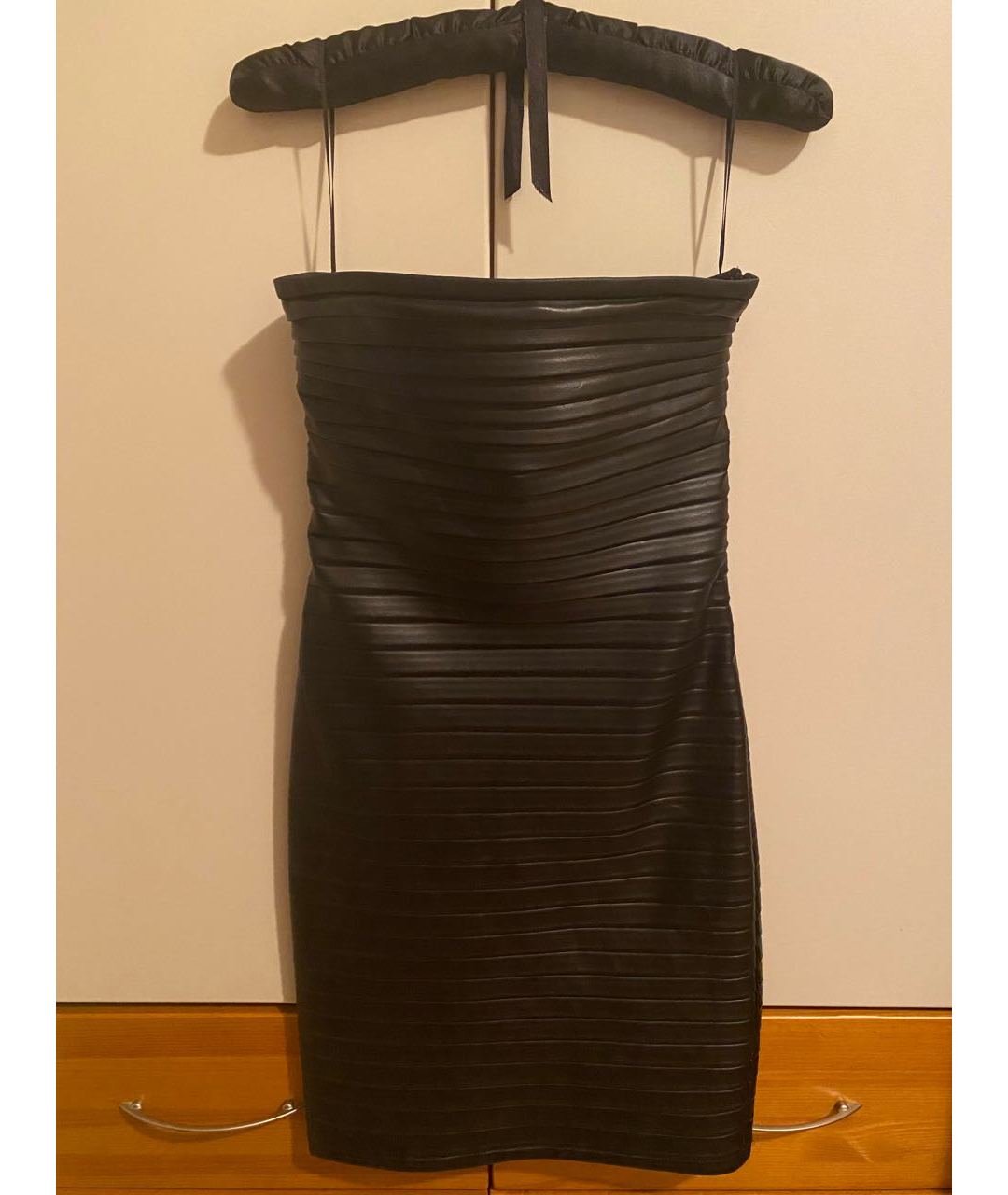 MAJE Черное повседневное платье из экзотической кожи, фото 6