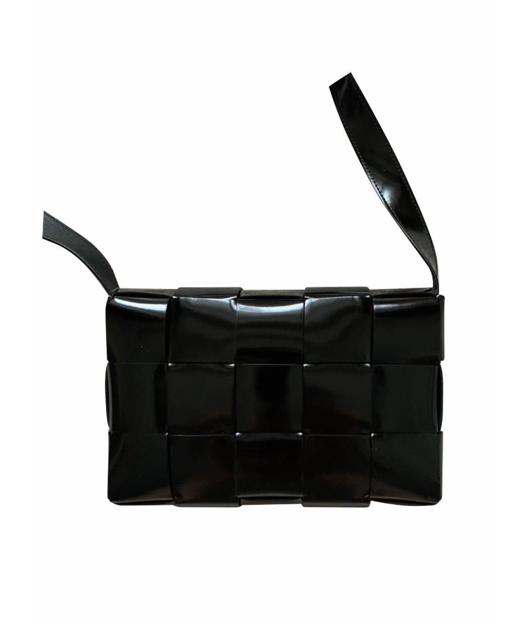 BOTTEGA VENETA Черная сумка через плечо из лакированной кожи, фото 1