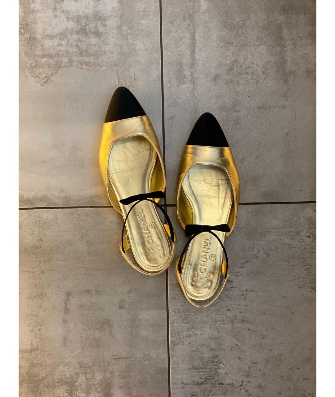 CHANEL PRE-OWNED Золотые кожаные лодочки на низком каблуке, фото 3
