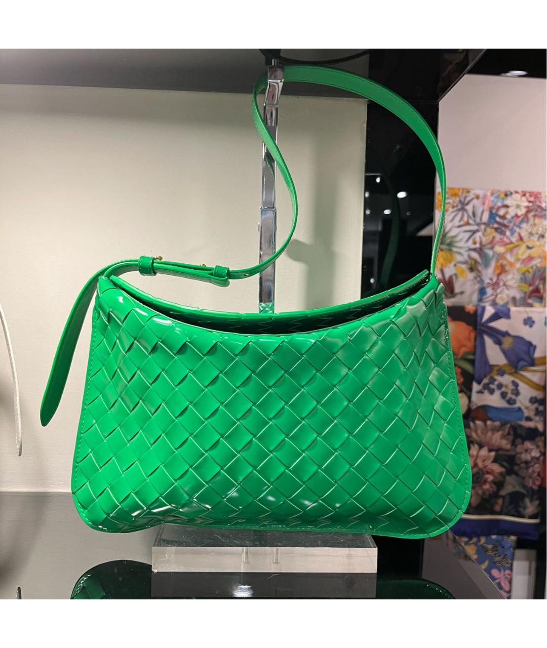BOTTEGA VENETA Зеленая сумка через плечо из лакированной кожи, фото 3