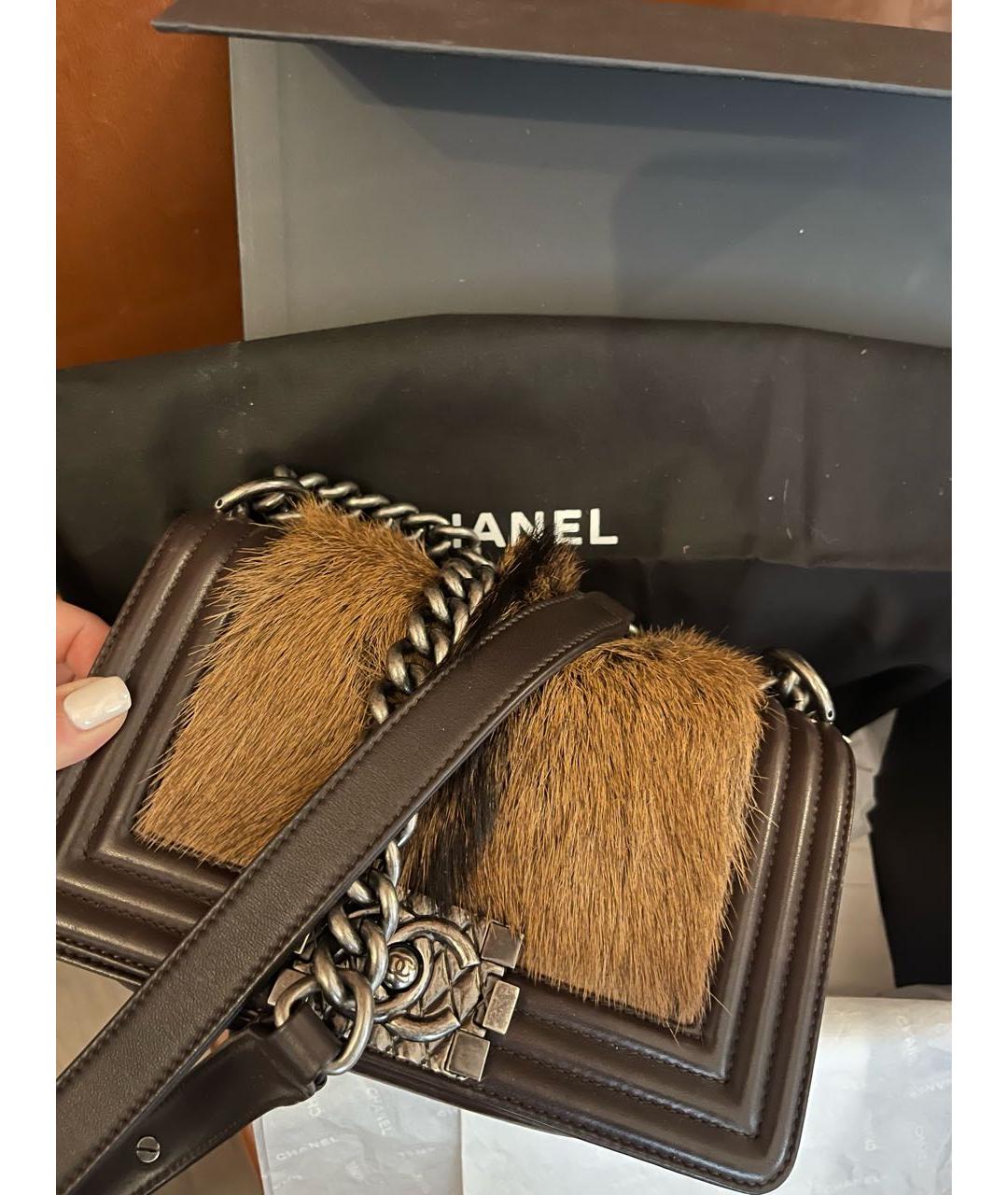 CHANEL PRE-OWNED Коричневая кожаная сумка с короткими ручками, фото 2