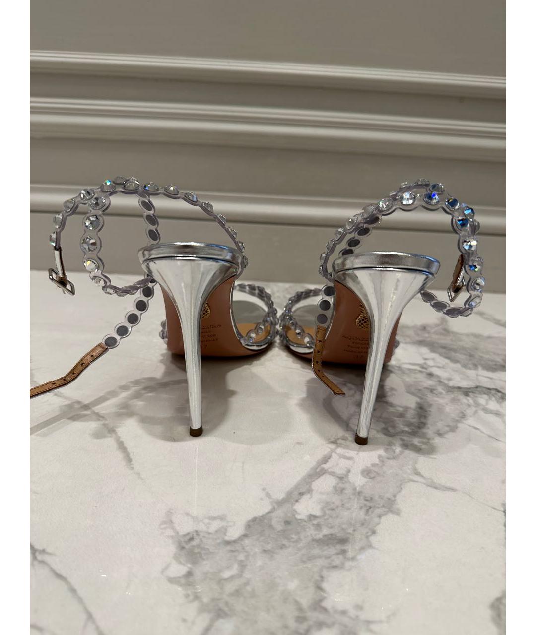 AQUAZZURA Серебряные босоножки из лакированной кожи, фото 3