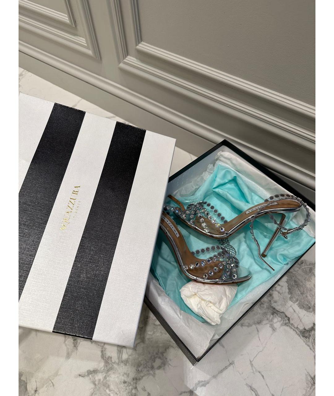 AQUAZZURA Серебряные босоножки из лакированной кожи, фото 5