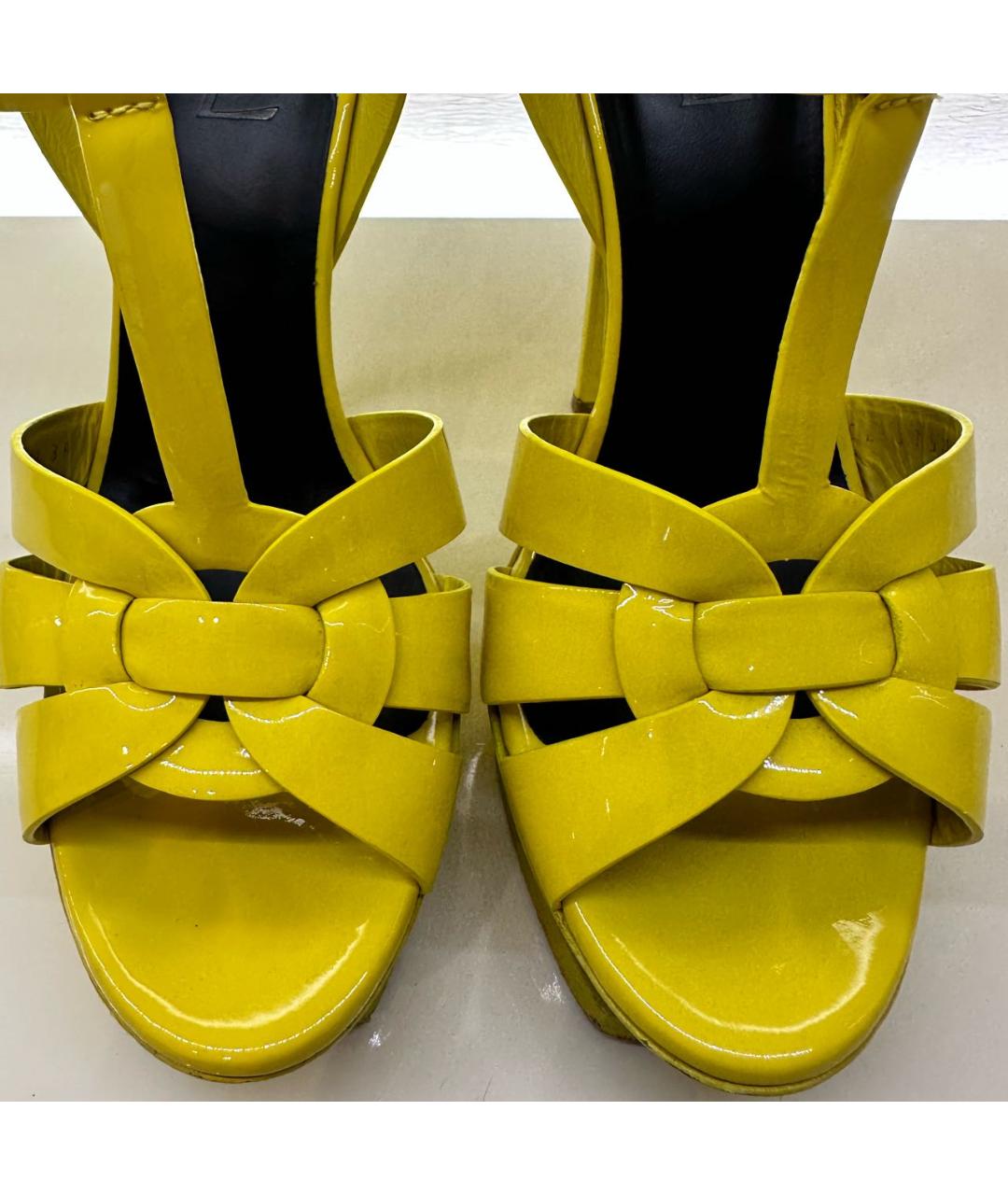 SAINT LAURENT Желтые босоножки из лакированной кожи, фото 3