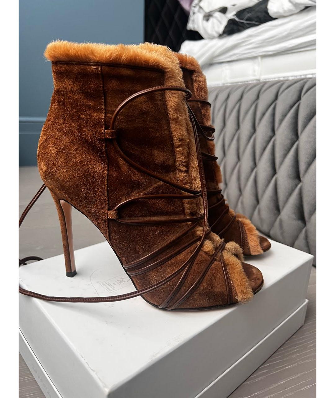 GIANVITO ROSSI Коричневые замшевые ботильоны, фото 3
