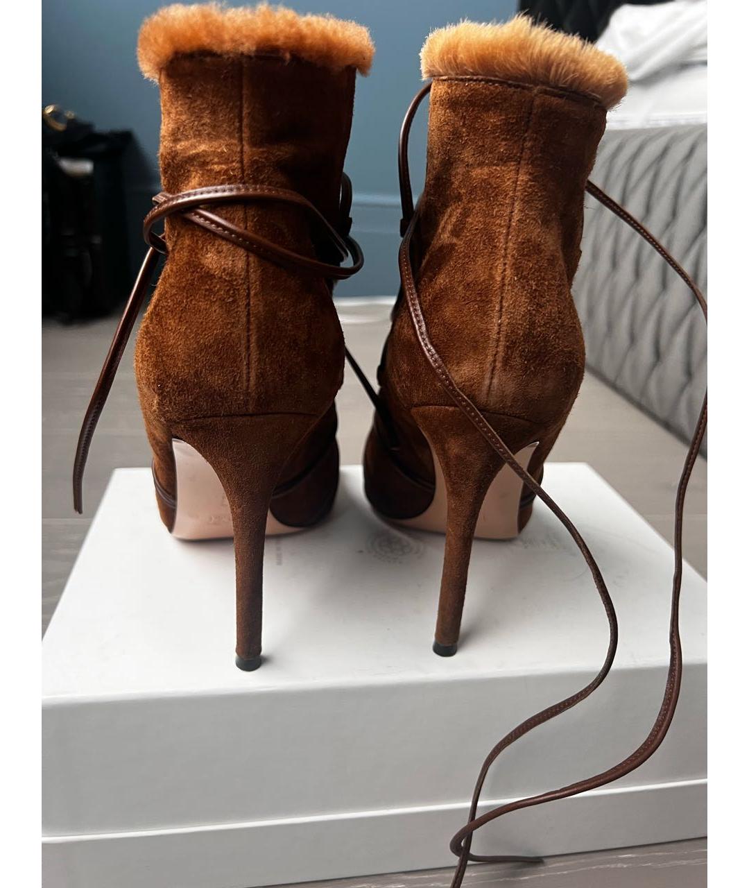GIANVITO ROSSI Коричневые замшевые ботильоны, фото 4