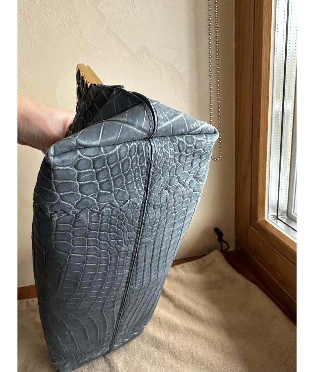 BOTTEGA VENETA Серая сумка с короткими ручками из экзотической кожи, фото 7