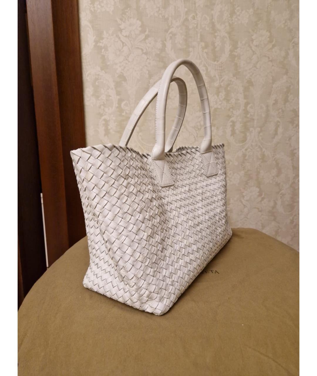 BOTTEGA VENETA Белая сумка тоут из экзотической кожи, фото 4