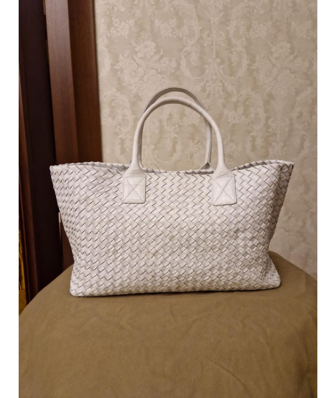 BOTTEGA VENETA Белая сумка тоут из экзотической кожи, фото 2