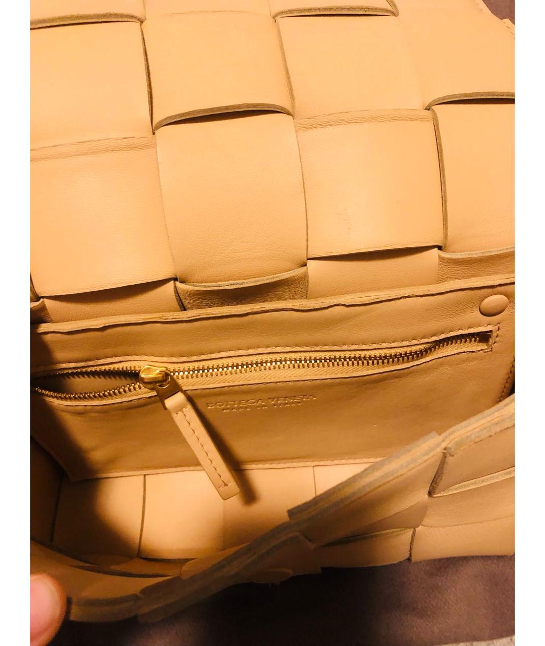 BOTTEGA VENETA Бежевая кожаная сумка через плечо, фото 4