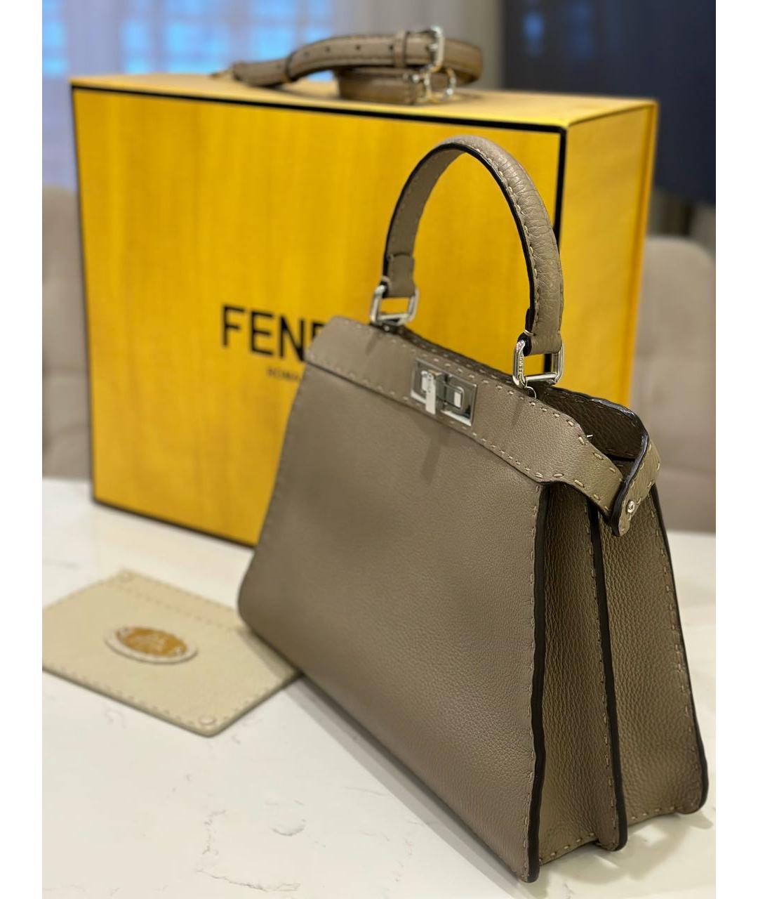 FENDI Бежевая кожаная сумка с короткими ручками, фото 2