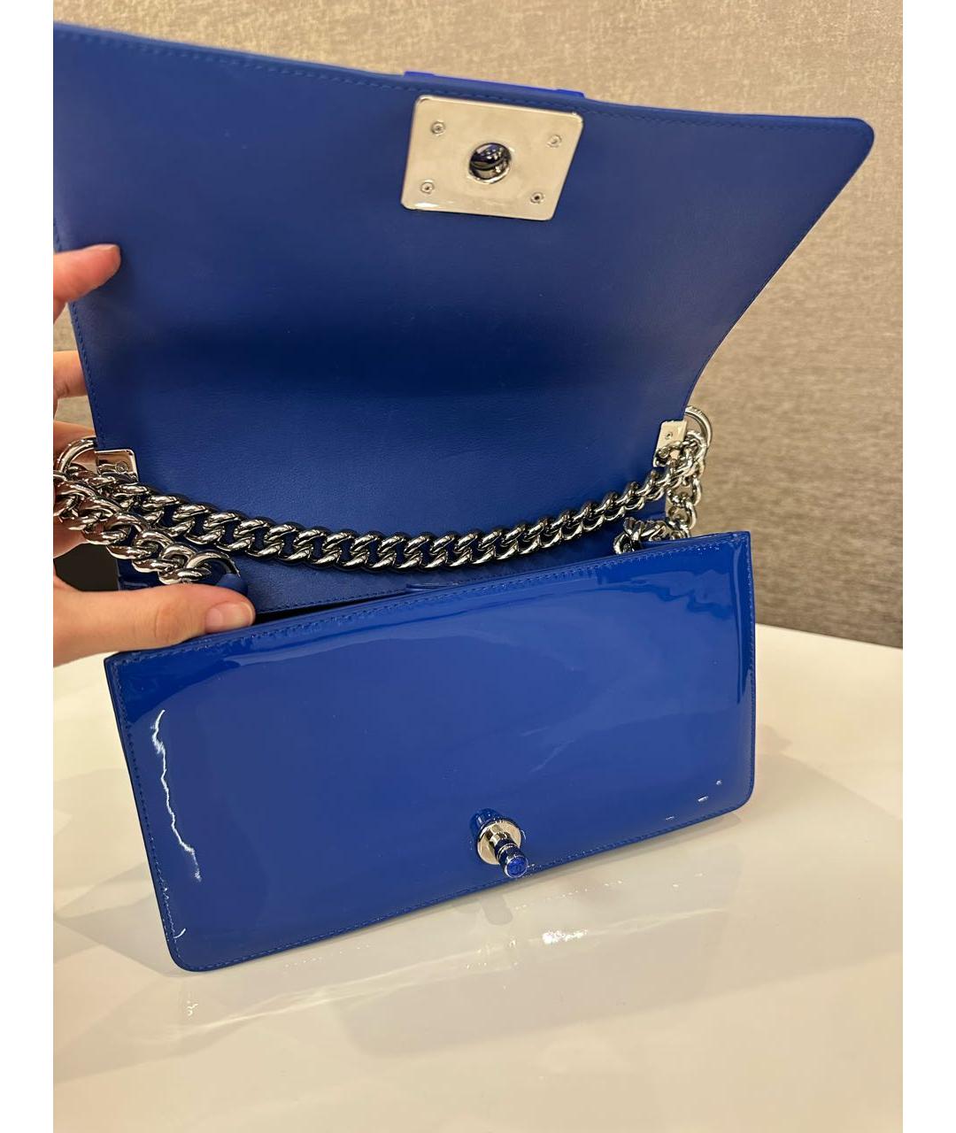 CHANEL Синяя сумка через плечо из лакированной кожи, фото 3