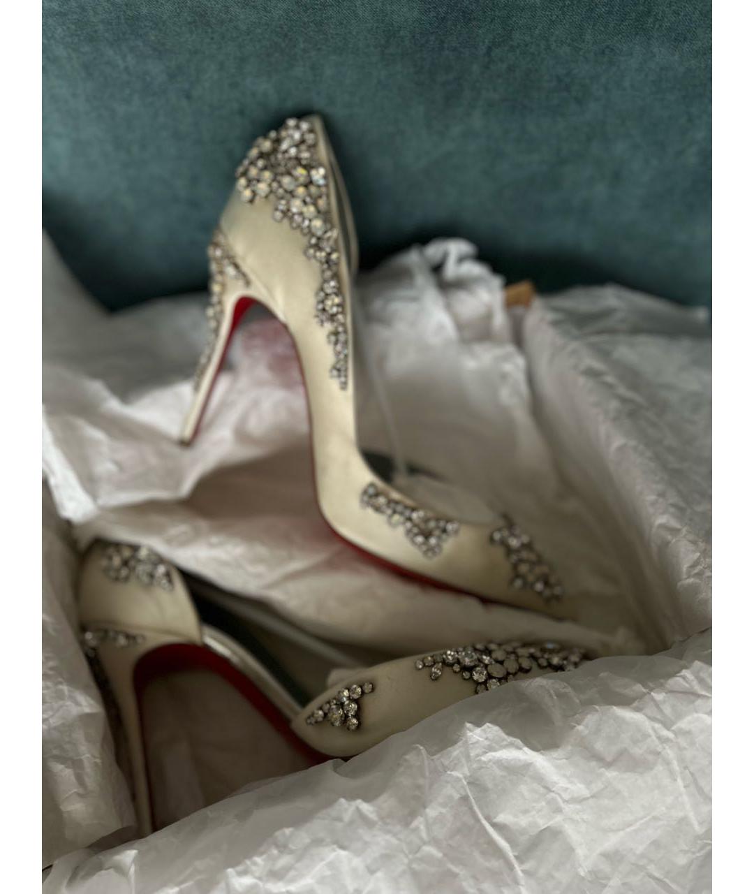 CHRISTIAN LOUBOUTIN Белые текстильные свадебные туфли на высоком каблуке, фото 6