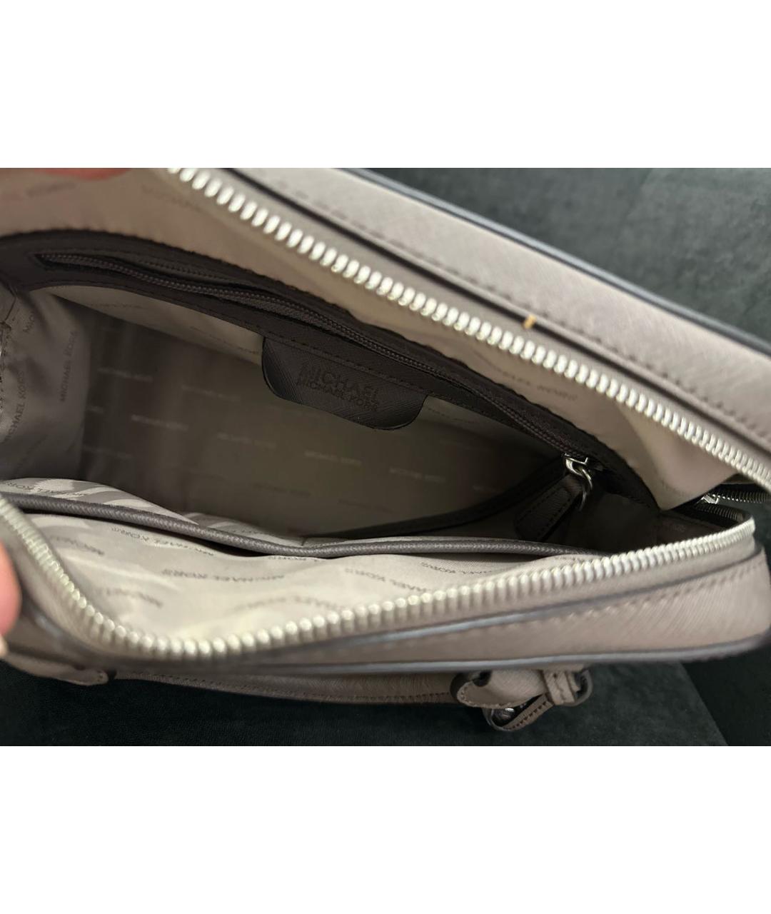 MICHAEL KORS Серая кожаная сумка с короткими ручками, фото 3