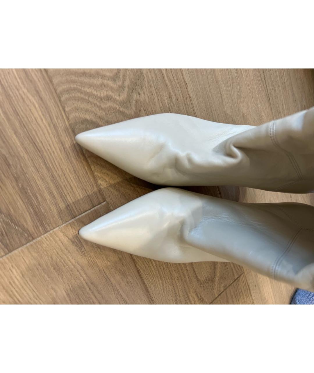 Amina Muaddi Белые кожаные ботфорты, фото 3