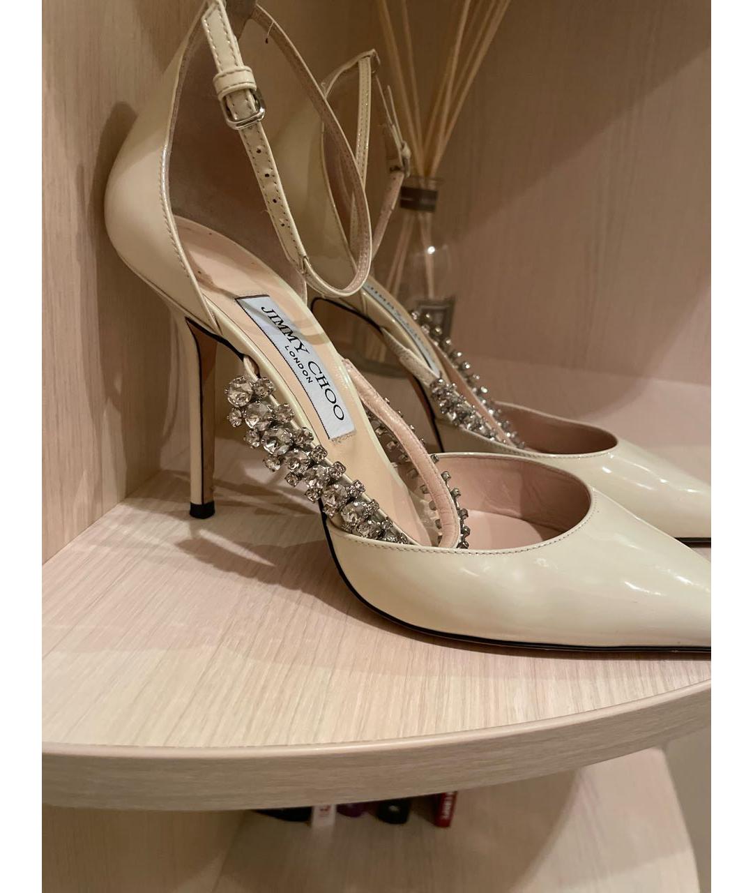 JIMMY CHOO Бежевые туфли из лакированной кожи, фото 6