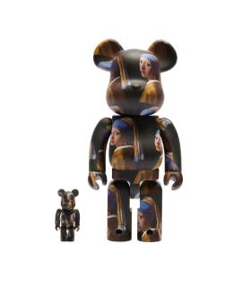 

Скульптура BEARBRICKS