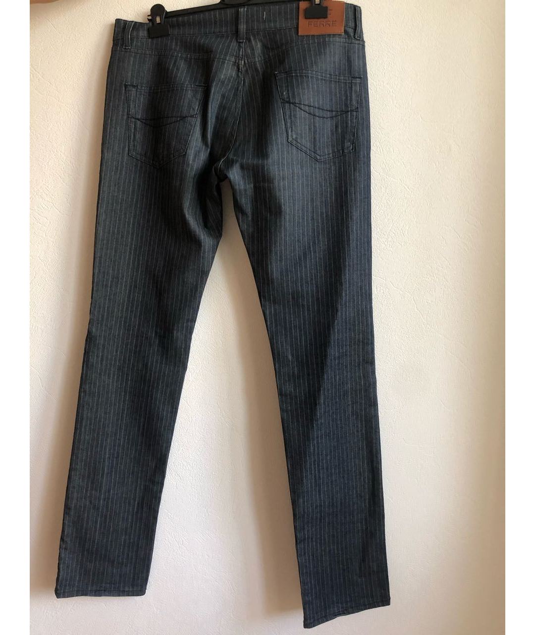 GIANFRANCO FERRE Антрацитовые хлопко-эластановые прямые джинсы, фото 2